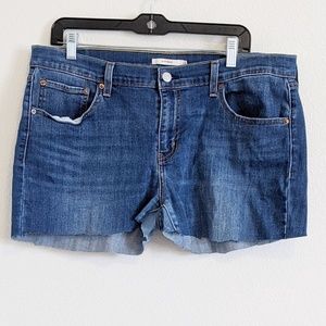 Levi's | Very short cut offs | size 32